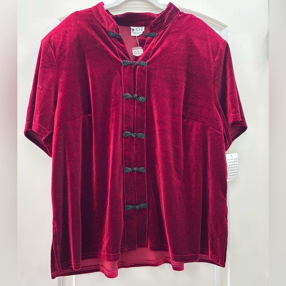 Clio Tops - NWT Vintage Clio II Scarlet Red Velour Tunic Jacket. Mandarin collar, frog clasp